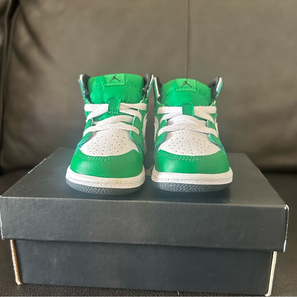 Toddler Jordan 1s size 5c
